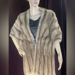Vintage luxury genuine mink manto coat with brooch, in perfect condition !